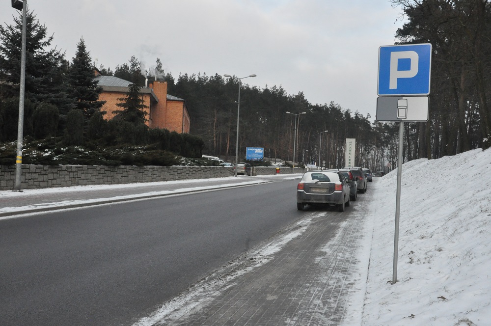 Przed kościołem znów można parkować [interwencja] - Zdjęcie główne