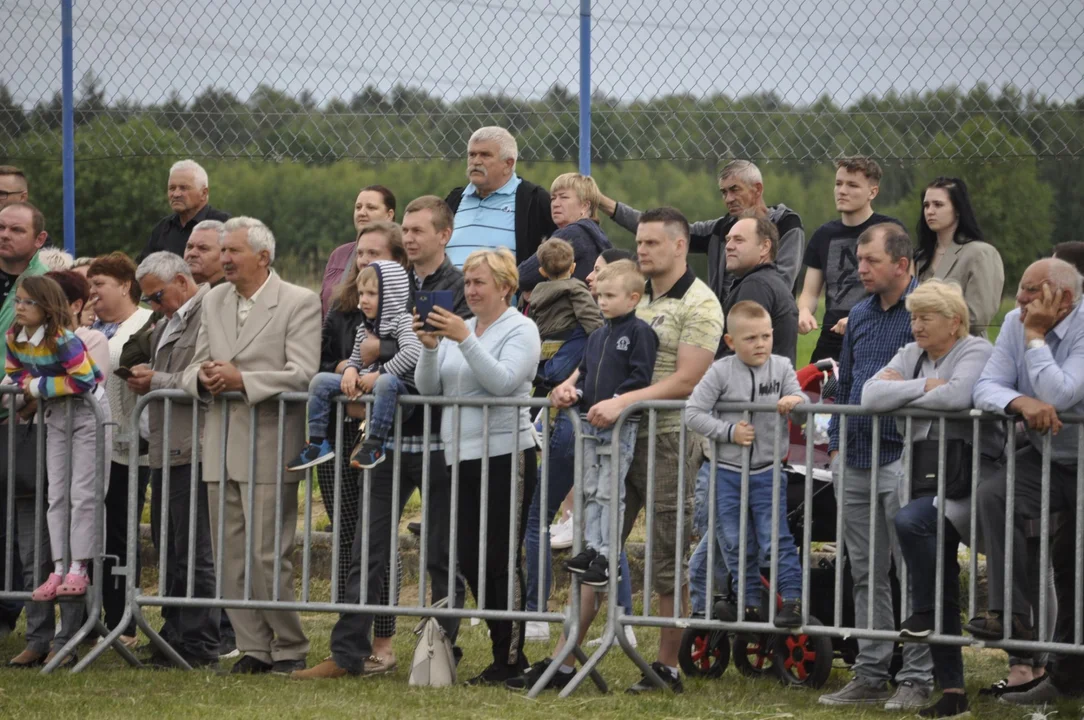 Tłumy mieszkańców powiatu mieleckiego na Paradzie Konnej w Żarówce [ZDJĘCIA] - Zdjęcie główne