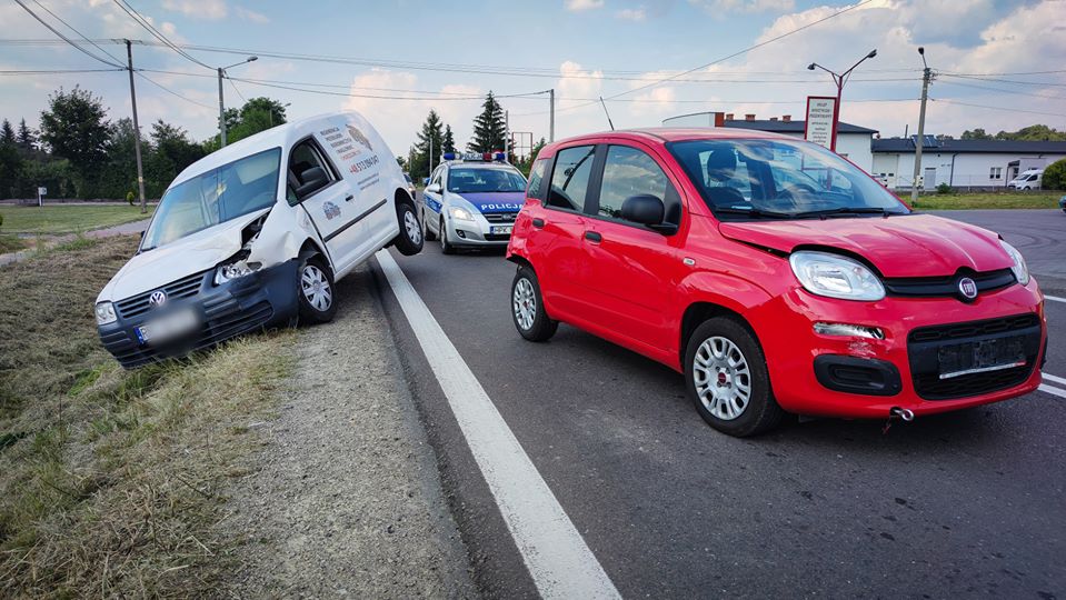 Zderzenie trzech samochodów na drodze Mielec - Tuszów Narodowy! [FOTO, VIDEO] - Zdjęcie główne