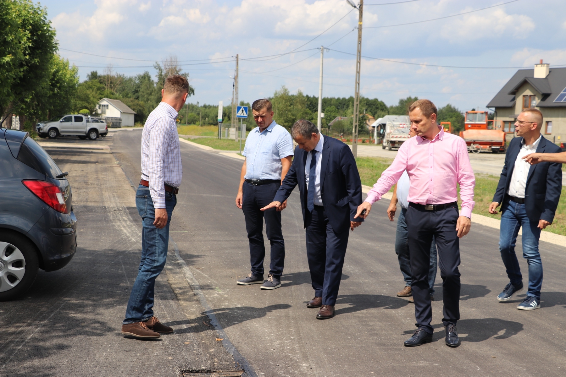 Równiutki asfalt na drogach gminy Padew Narodowa - Zdjęcie główne