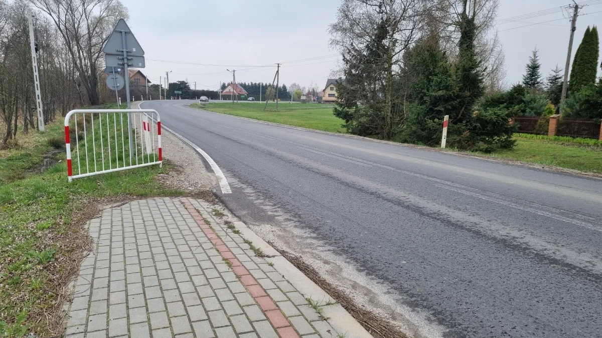 Będą chodniki przy kluczowych drogach wojewódzkich w powiecie mieleckim - Zdjęcie główne