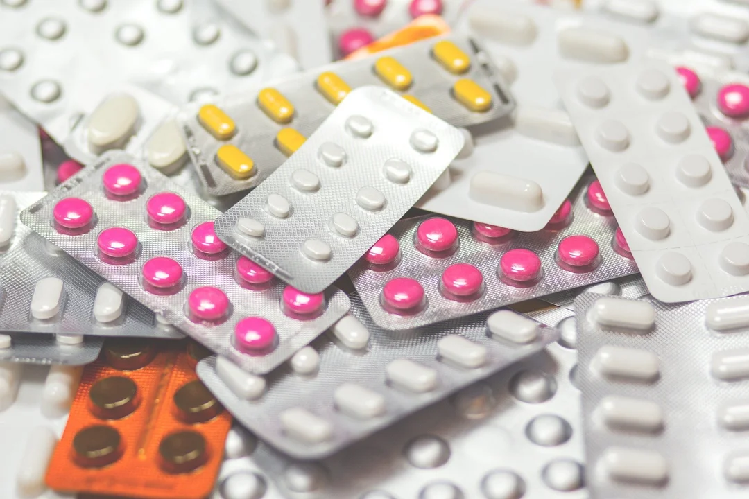 Popularny lek przeciwbólowy APAP INTENSE wycofany ze sprzedaży. Sprawdź, czy nie masz go w domu - Zdjęcie główne