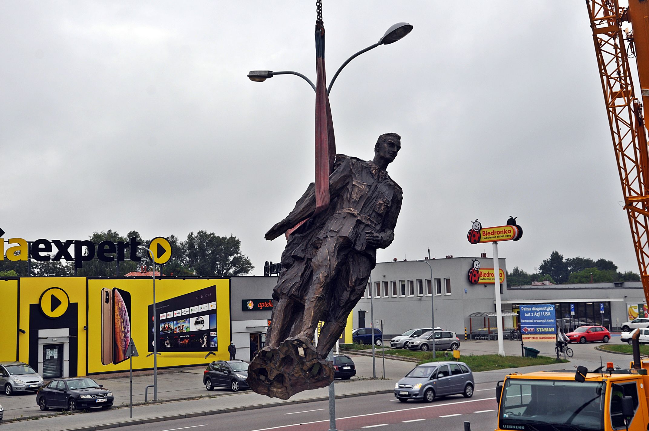 Kolejne rzeźby dołączyły do pomnika Żołnierzy Wyklętych [GALERIA]