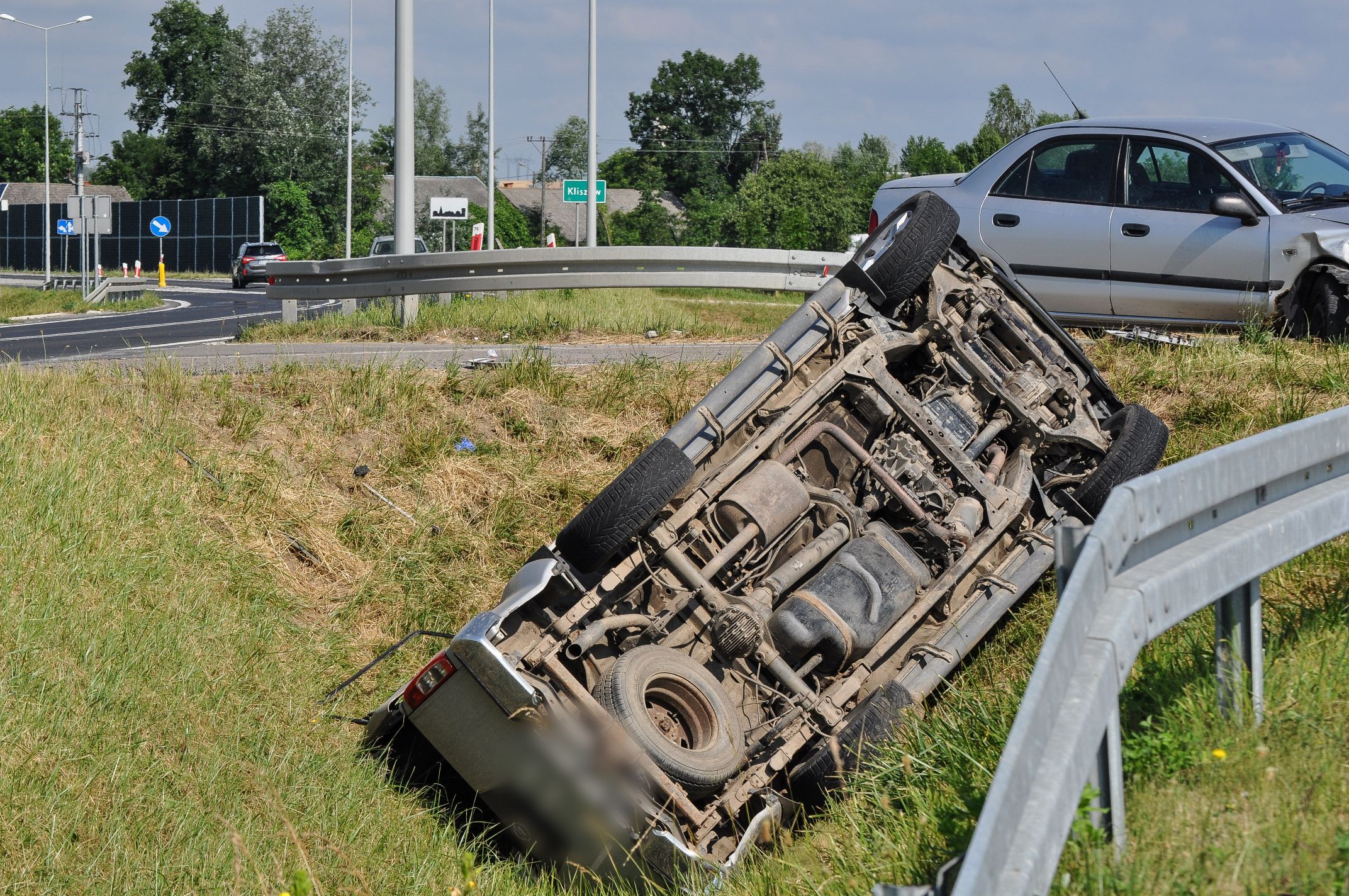 Dachowanie na obwodnicy. Ranna jedna osoba! [FOTO] - Zdjęcie główne