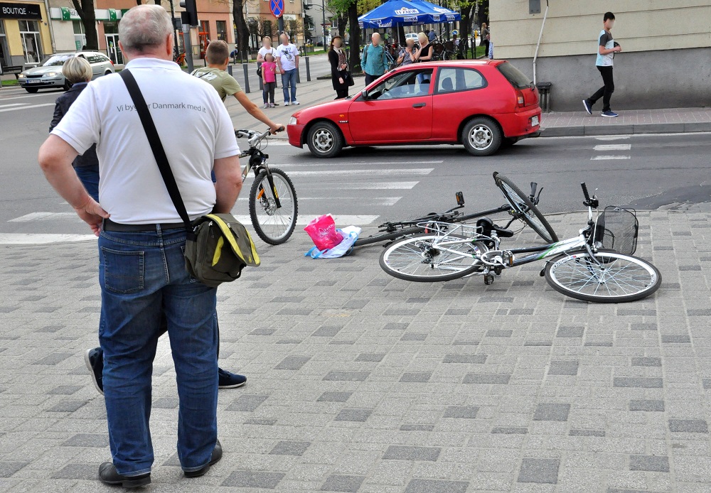 Potrącenie rowerzystki na pasach przy domu kultury w Mielcu [UWAGA] - Zdjęcie główne