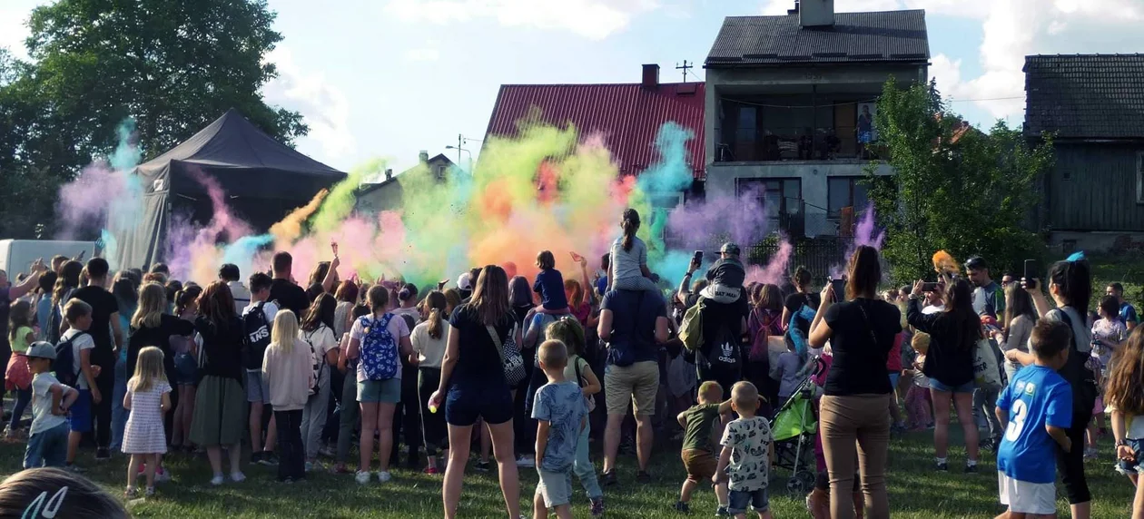Kolorowo i głośno, czyli festiwal kolorów w Mielcu [ZDJĘCIA] - Zdjęcie główne