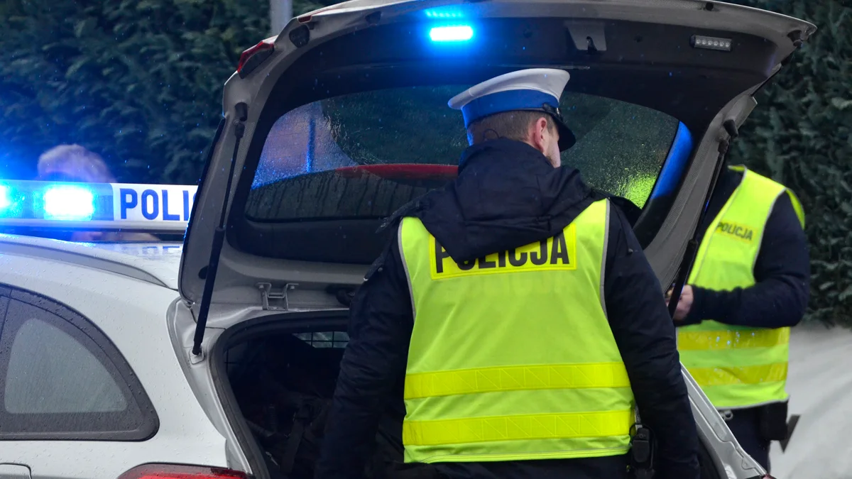 Wypadek na obwodnicy Mielca. Kierowca dachował osobówką - Zdjęcie główne