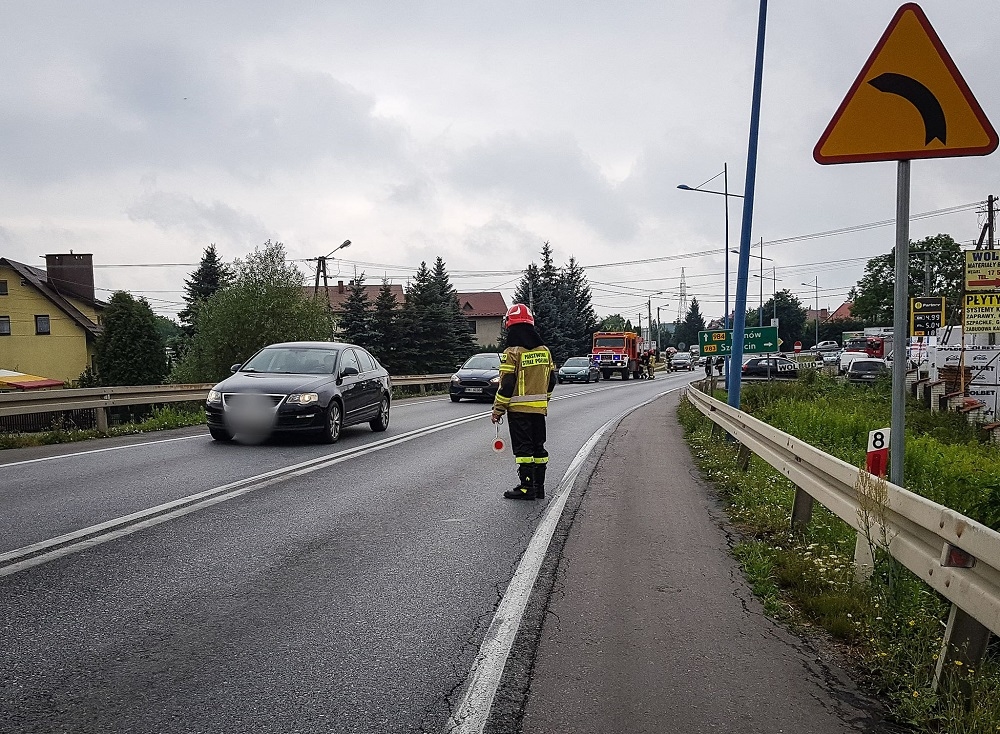 Mielec: Wypadek obok mostu na Wisłoce! Jedna osoba w szpitalu! - Zdjęcie główne