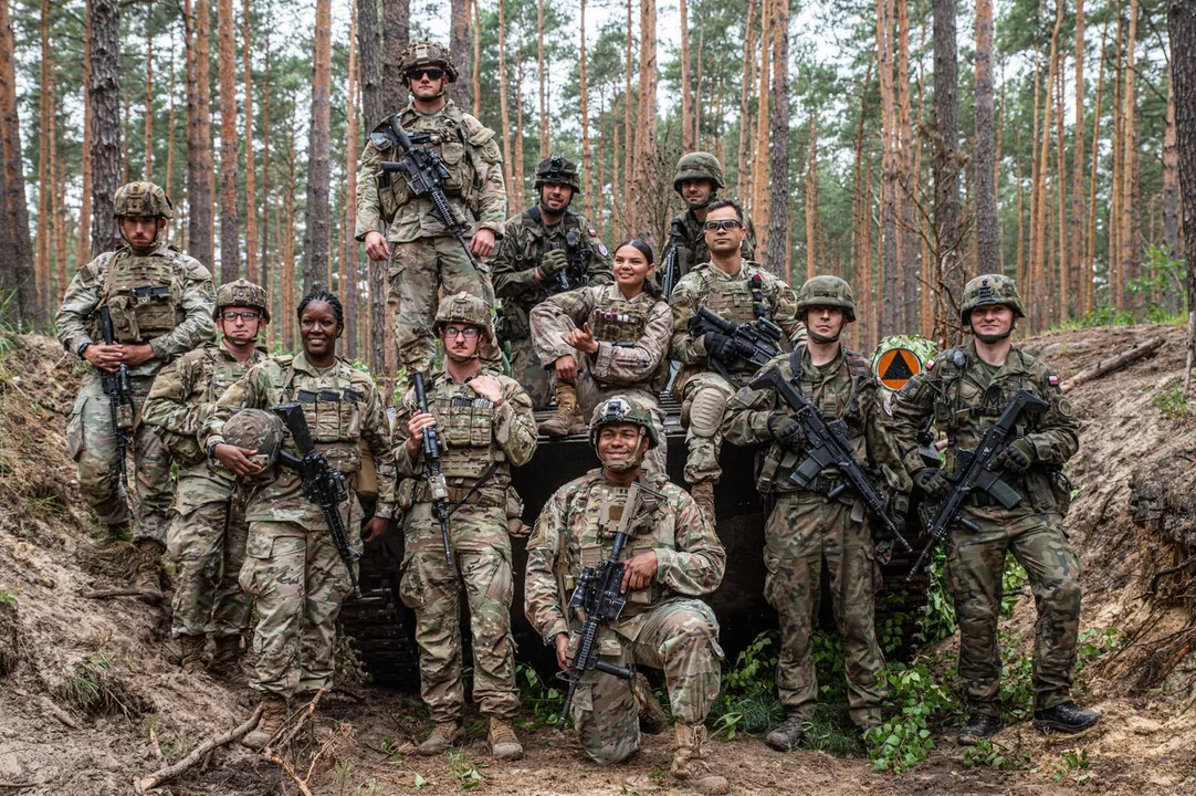 Wojsko polskie i amerykańskie ćwiczy na poligonie w Nowej Dębie. Zobacz niesamowite zdjęcia - Zdjęcie główne