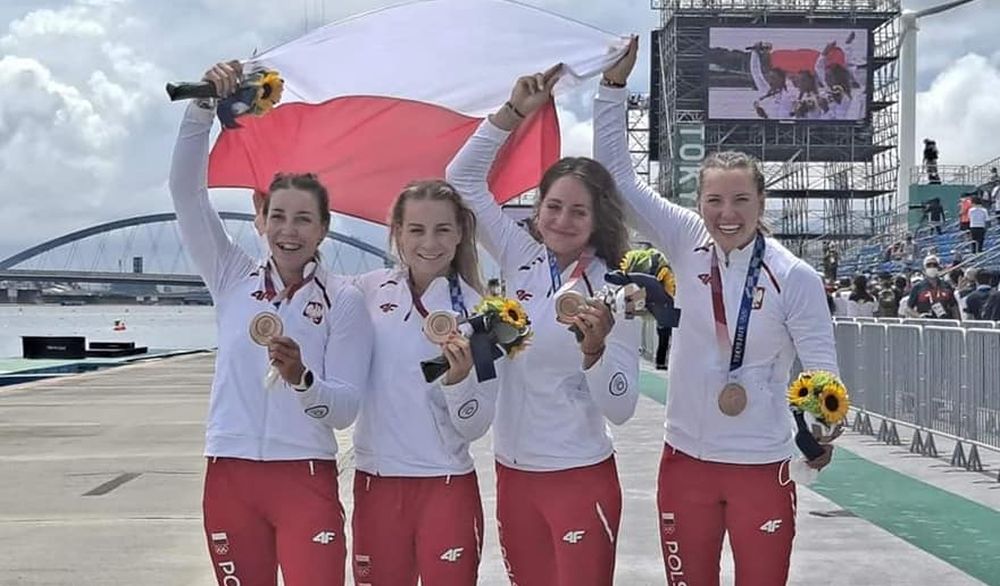 Karolina Naja, Anna Puławska, Justyna Iskrzycka i Helena Wiśniewska z brązowym medalem