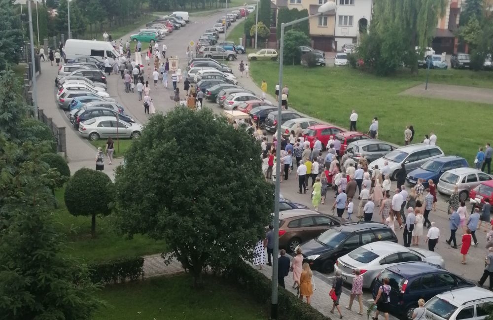 Tłumy wiernych na procesjach Bożego Ciała [VIDEO, FOTO] - Zdjęcie główne