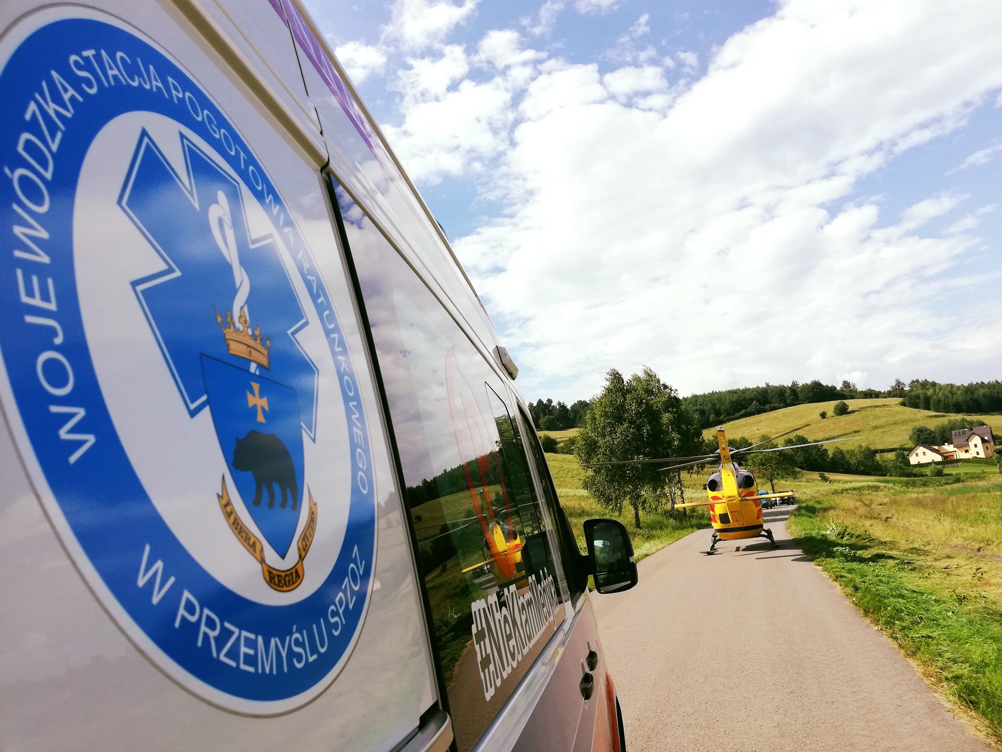 Mężczyzna z udarem przetransportowany do szpitala helikopterem - Zdjęcie główne