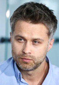Maciej Zakościelny - aktor filmowy, telewizyjny i teatralny. Urodził się w Stalowej Woli.