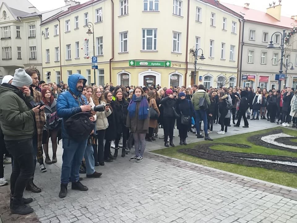 PROTEST w 1LO. Cała Polska poznała dress code rzeszowskiej szkoły [VIDEO FOTO OŚWIADCZENIE] - Zdjęcie główne