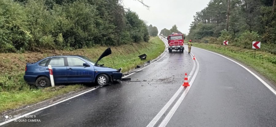 Seatem uderzył w naczepę TIRa[FOTO] - Zdjęcie główne