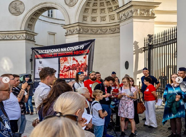 Publiczny różaniec "antyszczepinkowców" zakłócany! Lekarka: "gadacie głupoty!" - Zdjęcie główne