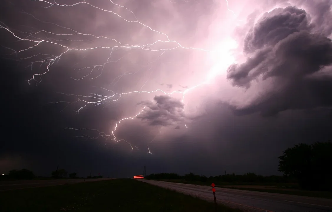 Instytut Meteorologii i Gospodarki Wodnej ostrzega. Bądź na to przygotowany - Zdjęcie główne