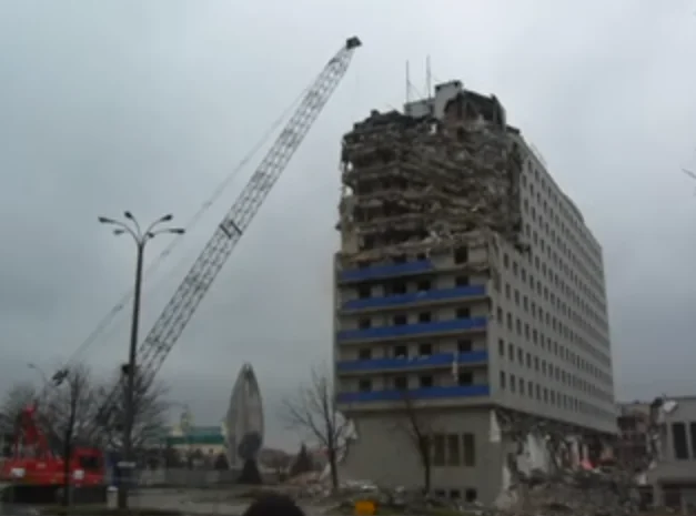 Dokładnie 15 lat temu rozpoczęto burzenie Hotelu Rzeszów [ZDJĘCIA, WIDEO] - Zdjęcie główne