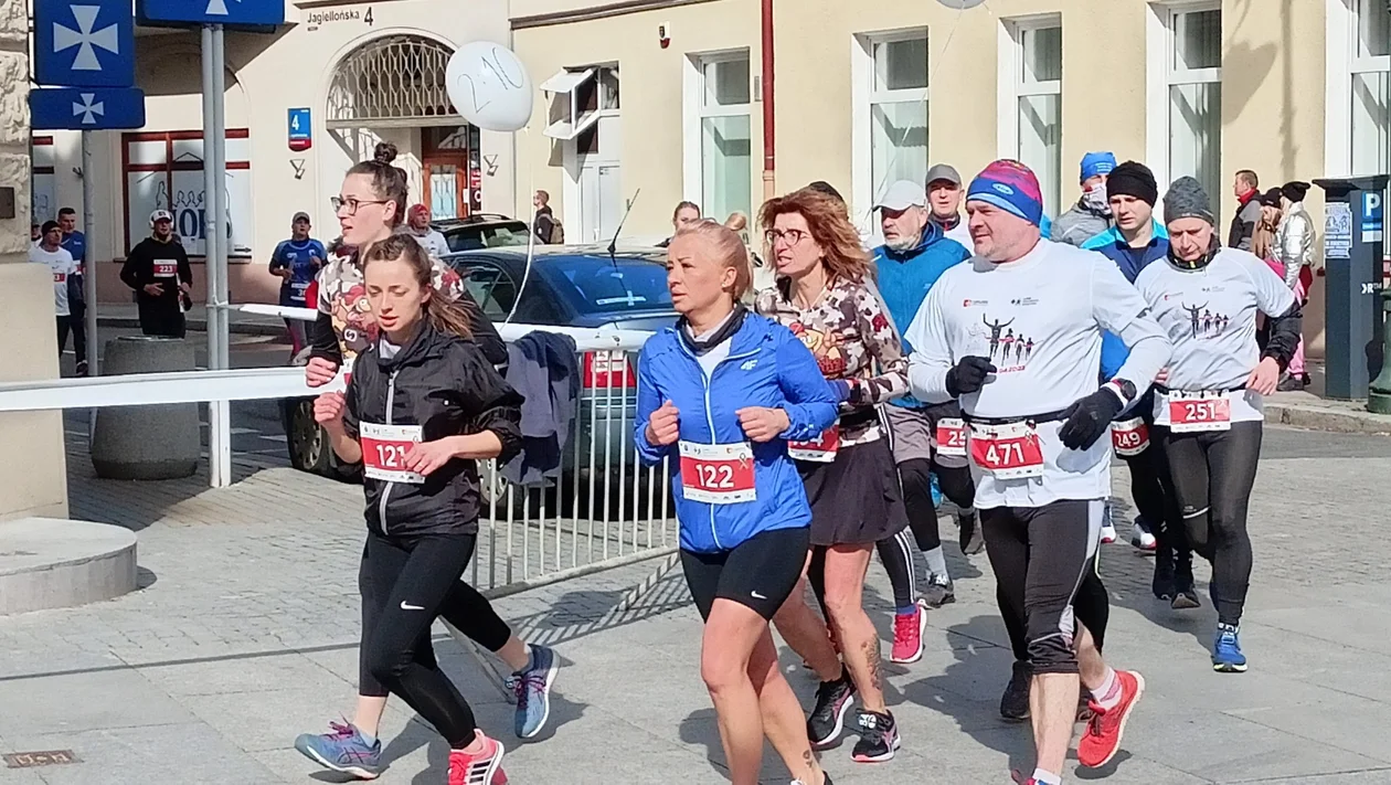 15. PKO Półmaraton Rzeszowski. Z rzeszowskiego rynku wystartowało blisko tysiąc biegaczy [ZDJĘCIA CZ.I] - Zdjęcie główne