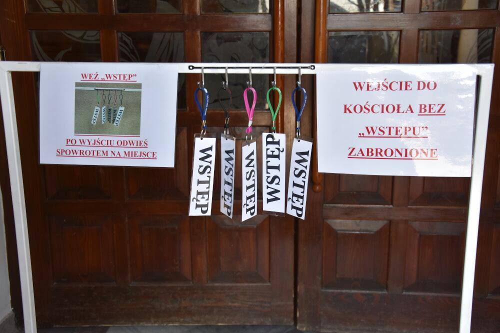 Pomysłowy proboszcz z Dębicy-Latoszyna. "Bilety do kościoła"  - Zdjęcie główne