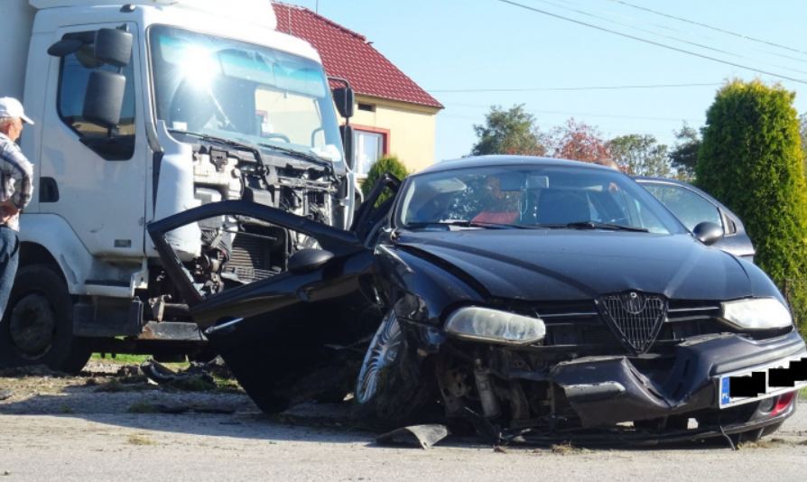 WYPADEK! Bo spieszyli się do szkoły. Całkowita blokada drogi [MAPA] - Zdjęcie główne