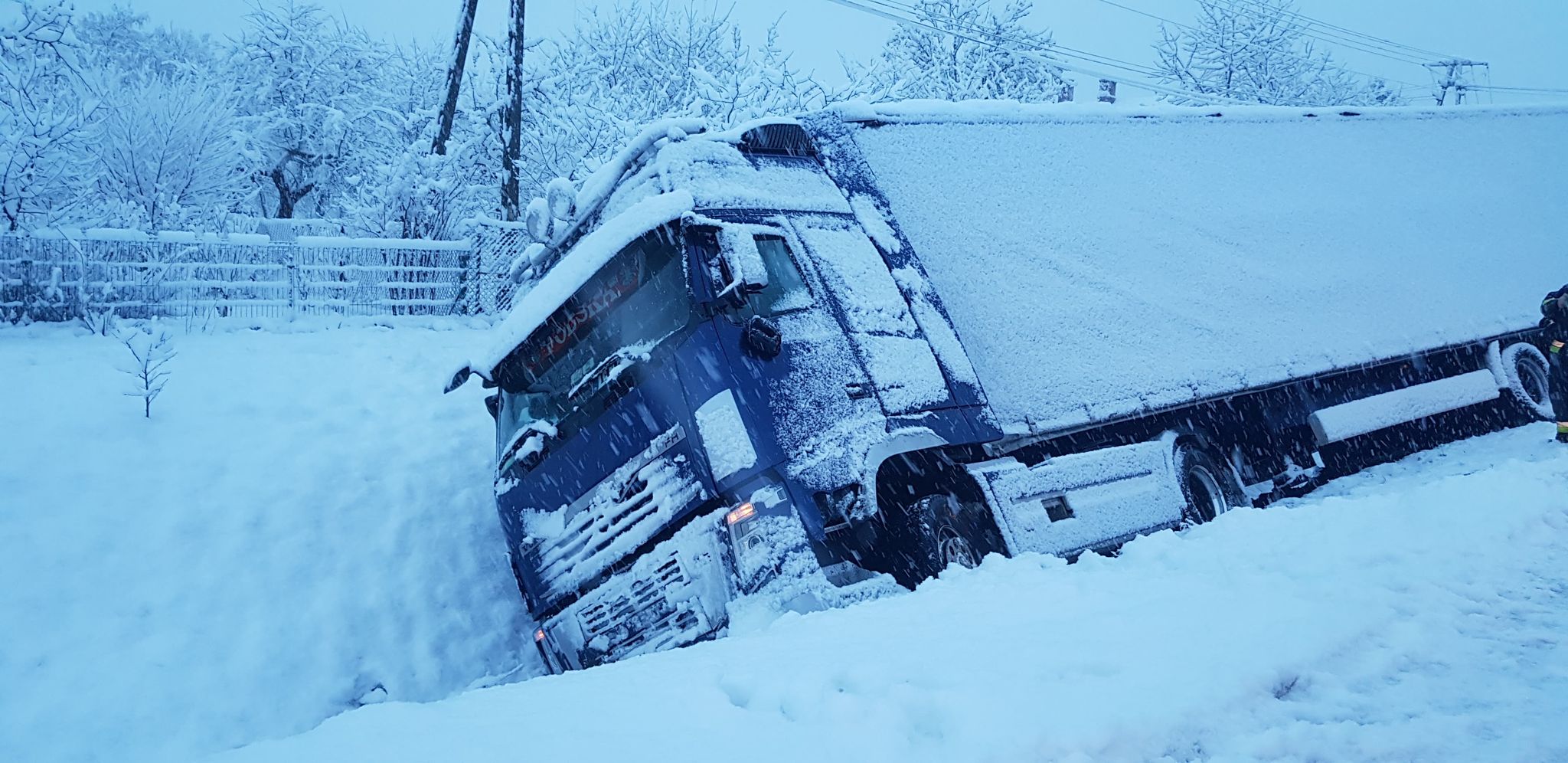 Śnieżyca nad Podkarpaciem! Zniszczone linie energetyczne, brak prądu, wypadki na drogach! [FOTO, VIDEO] - Zdjęcie główne