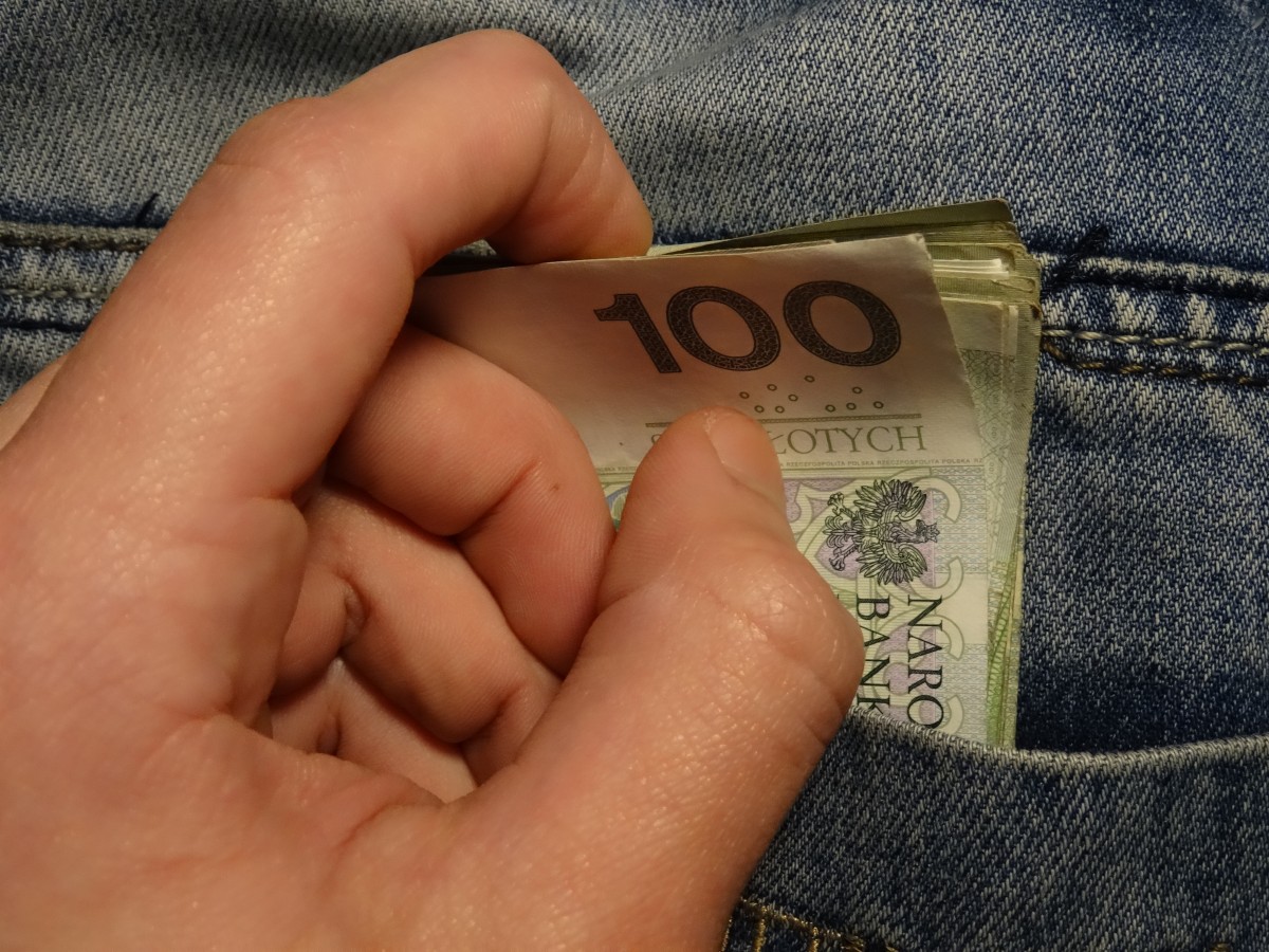 Kto zgubił pieniądze pod... ZUS-em? Czekają na właściciela - Zdjęcie główne