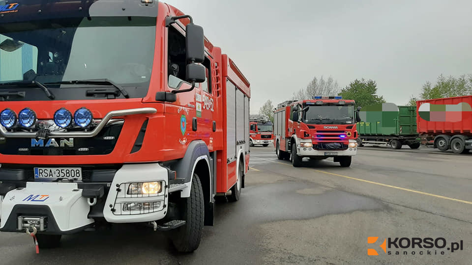 W hali produkcyjnej wybuchł pożar [FOTO] - Zdjęcie główne