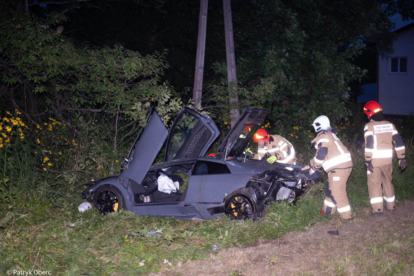 Lamborghini wylądowało na dachu! Kierowca stracił kontrolę nad pojazdem - Zdjęcie główne