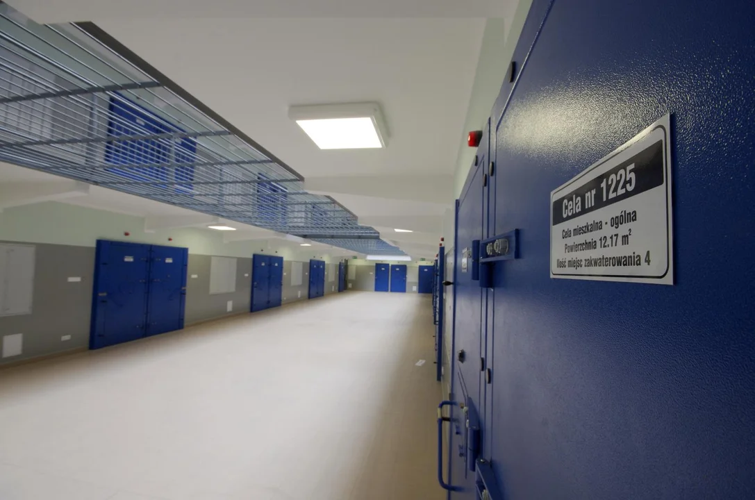 Więzień zaatakował psycholog w Zakładzie Karnym w Rzeszowie! Kobieta walczy o życie - Zdjęcie główne