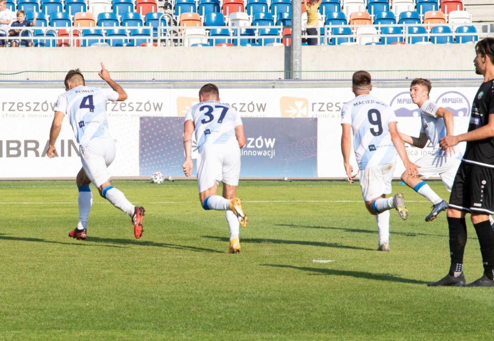 Młodzieżowiec dał trzy punkty Stali. Resovia "na tarczy" [FOTO, VIDEO] - Zdjęcie główne