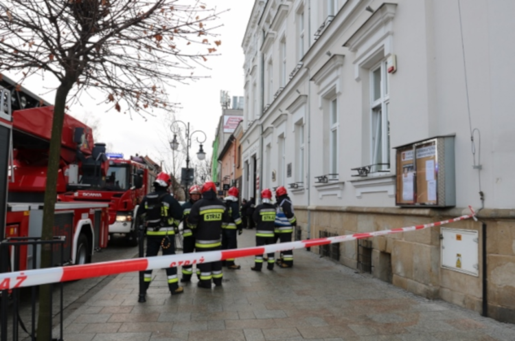 ATAK TERRORYSTYCZNY w Krośnie? Mężczyzna chciał spowodować WYBUCH? [FOTO] - Zdjęcie główne