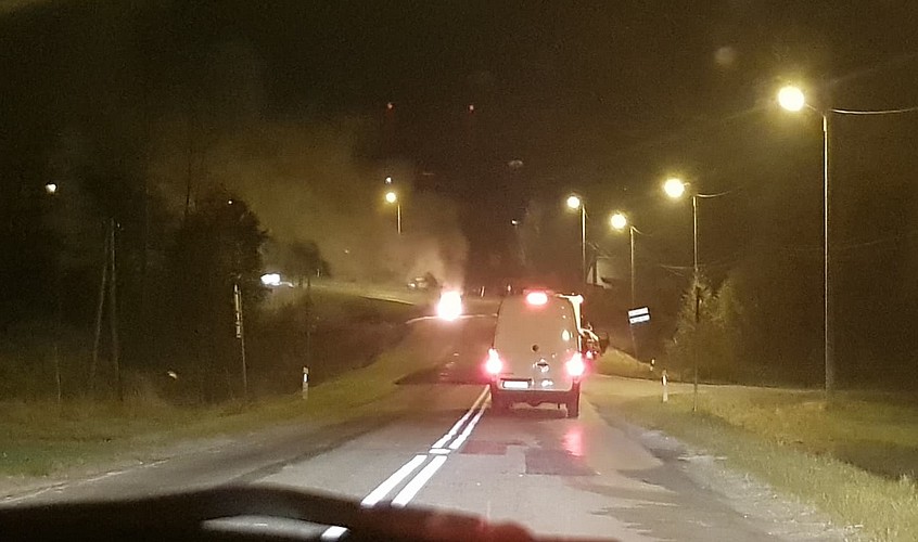 Auto zapaliło się podczas jazdy! Ogromny korek na trasie [FILM FOTO MAPA] - Zdjęcie główne