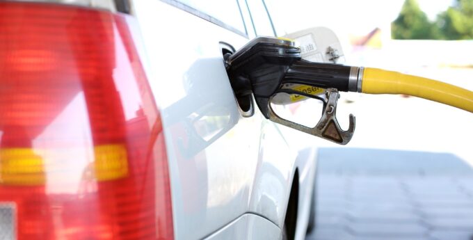 Ceny benzyny szybują w górę! Kolejna bariera przebita - Zdjęcie główne