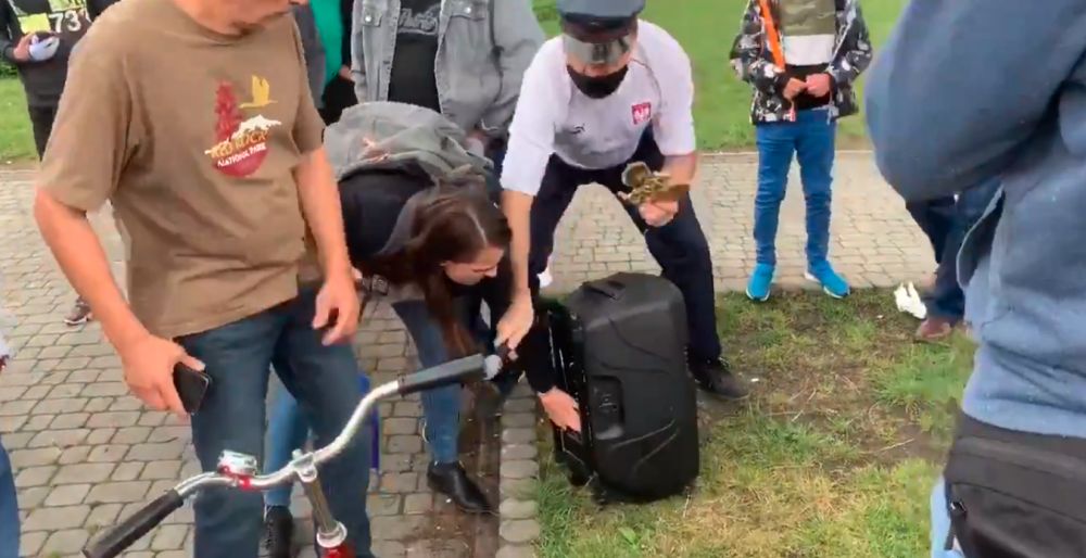 Przepychanki na wiecu Rafała Trzaskowskiego w Dębicy! [NOWE VIDEO] - Zdjęcie główne