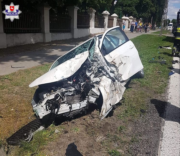 Zderzył się z dwoma ciężarówkami [FOTO] - Zdjęcie główne