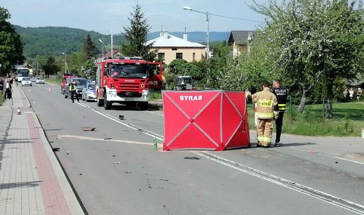 Śmierć na drodze! Motorowerzysta wjechał pod samochód! [ZDJĘCIA] - Zdjęcie główne