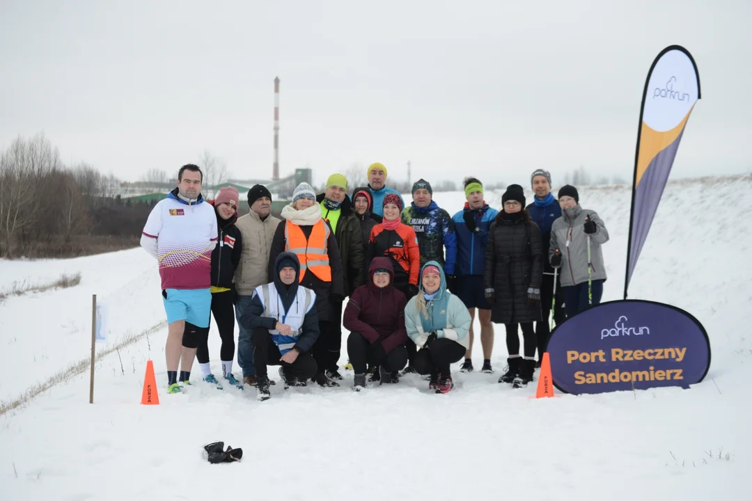 Możesz biegać, albo spacerować. Parkrun w Sandomierzu w zimowej aurze [ZDJĘCIA] - Zdjęcie główne