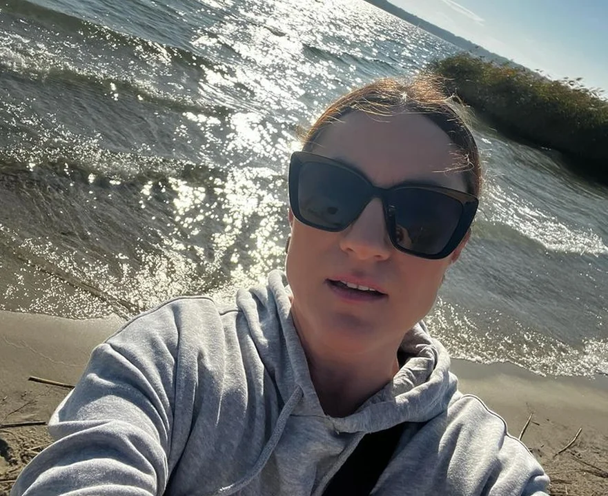 Znana dziennikarka Iwona Kutyna zbierała siły przed wyborczą niedzielą nad Jeziorem Tarnobrzeskim - Zdjęcie główne