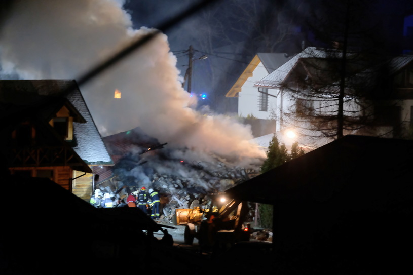 Ponad 200 strażaków gasiło pożar, pod gruzami 8 osób! 8 ZGINĘŁO [FOTO FILM] - Zdjęcie główne