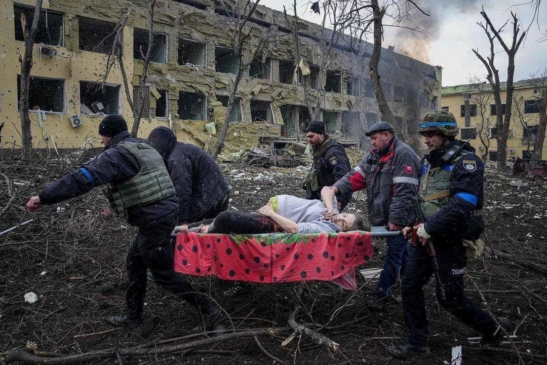 Zmarła ciężarna kobieta ranna podczas rosyjskiego ataku na Mariupol. Nie żyje też jej dziecko! Te zdjęcia widział cały świat - Zdjęcie główne