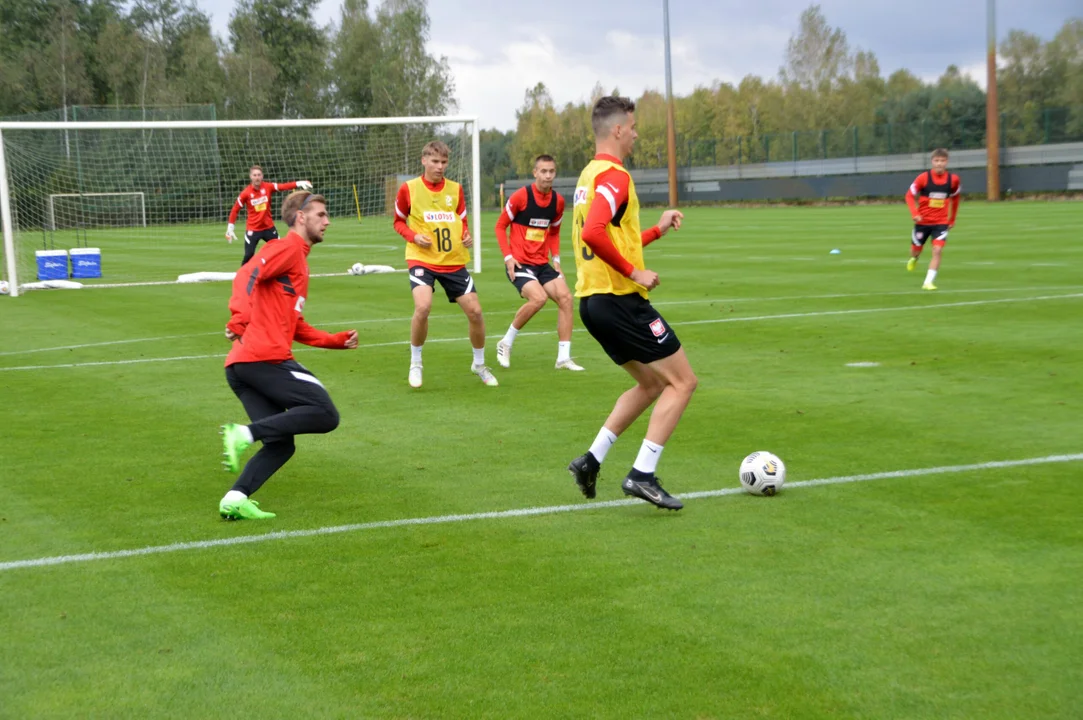 Piłkarskie święto w Stalowej Woli. Mecz reprezentacji U-20 Polski i Portugalii obejrzy na stadionie kilka tysięcy osób [ZDJĘCIA] - Zdjęcie główne