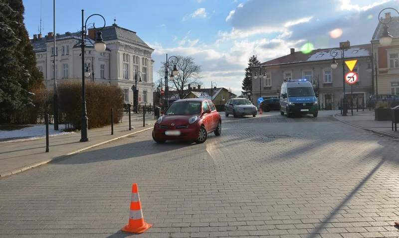Potrącenie dwóch nastolatek na ulicy Wisłoczej w Krośnie - Zdjęcie główne
