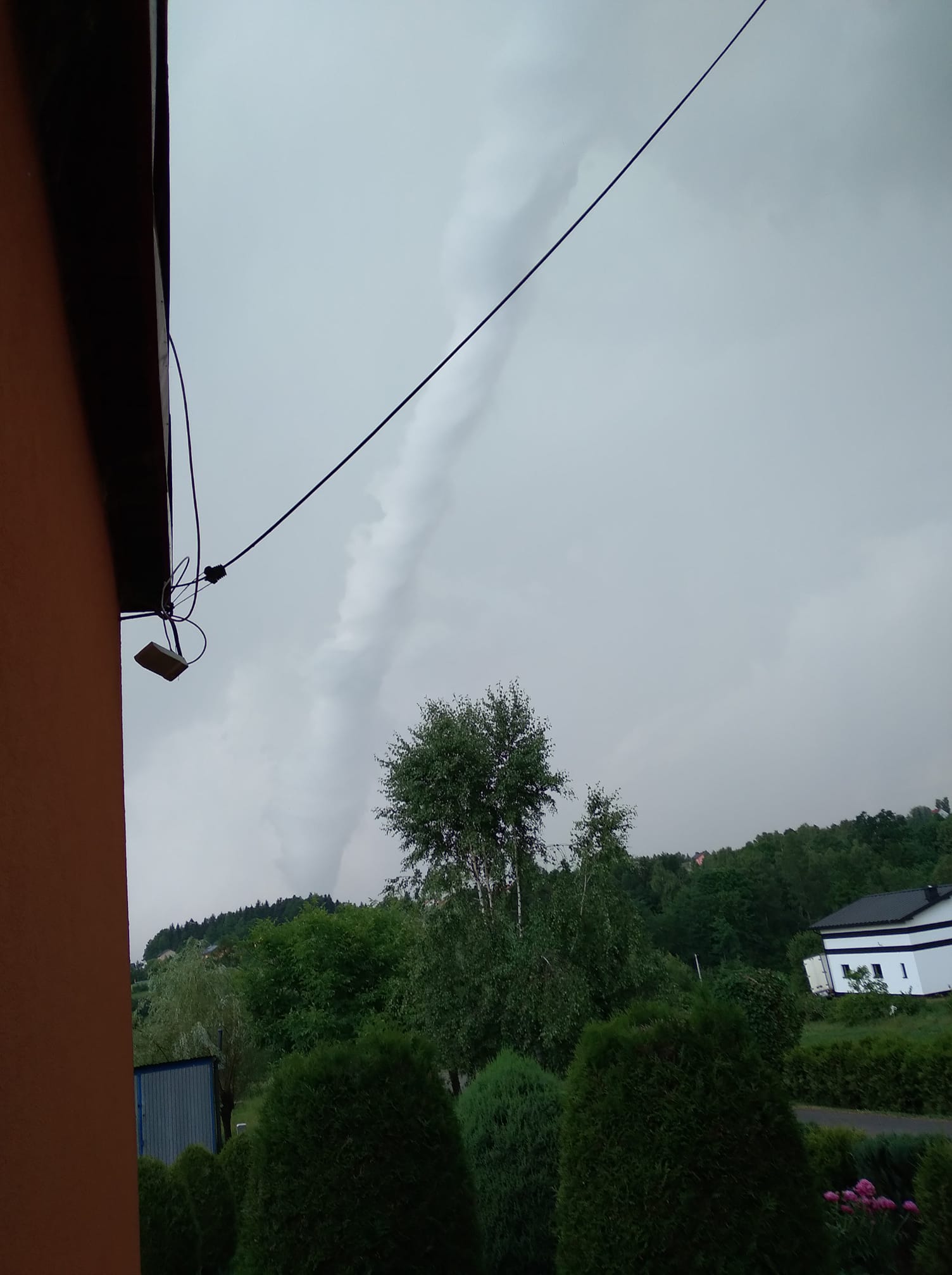Trąba powietrzna w miejscowości Koniuszowa w powiecie nowosądeckim.