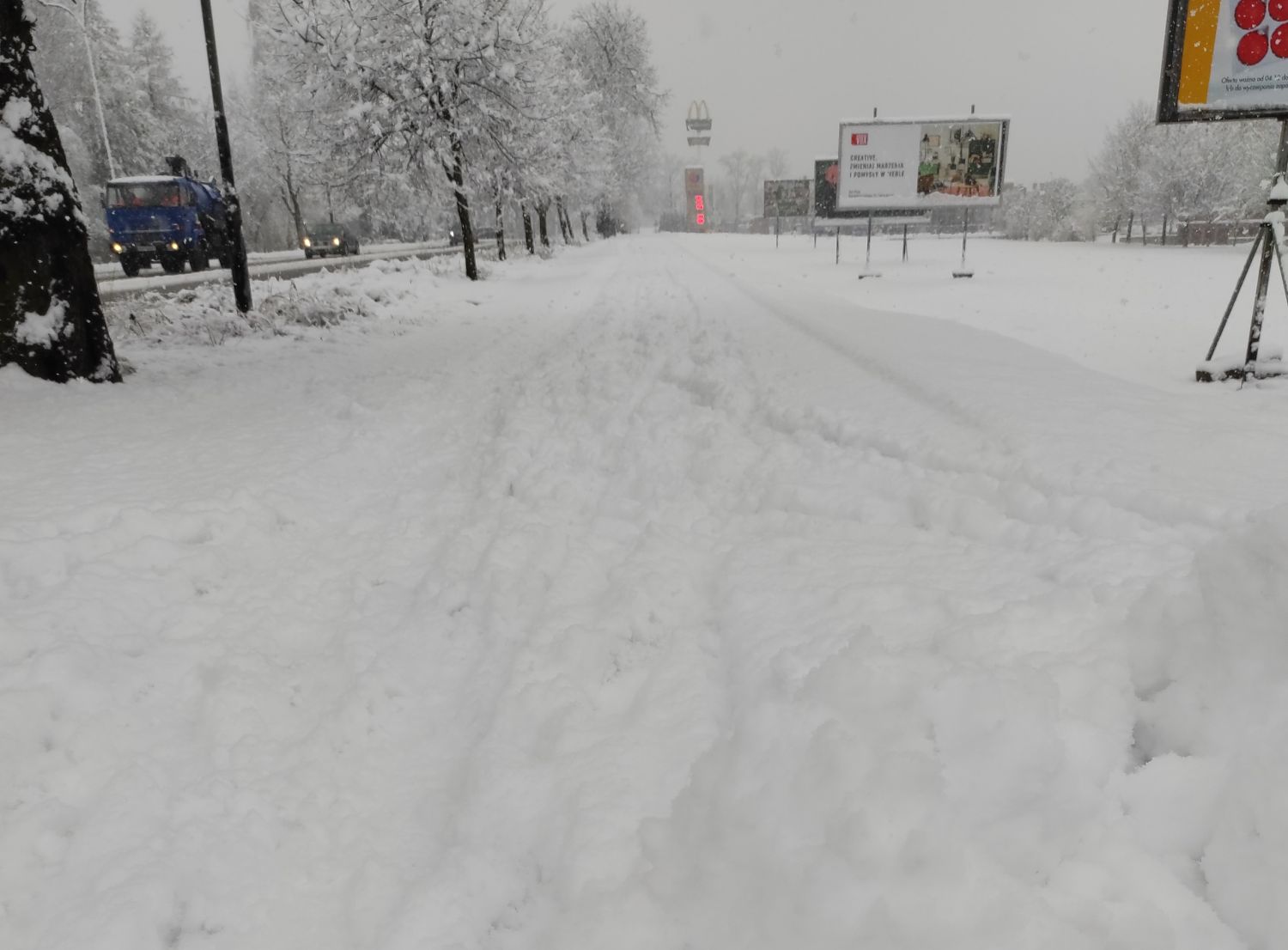 Kazimierz Idzik z Rejonu Dróg Miejskich: - W Tarnobrzegu wszystkie nasze siły są rzucone do walki ze śniegiem i lodem! - Zdjęcie główne