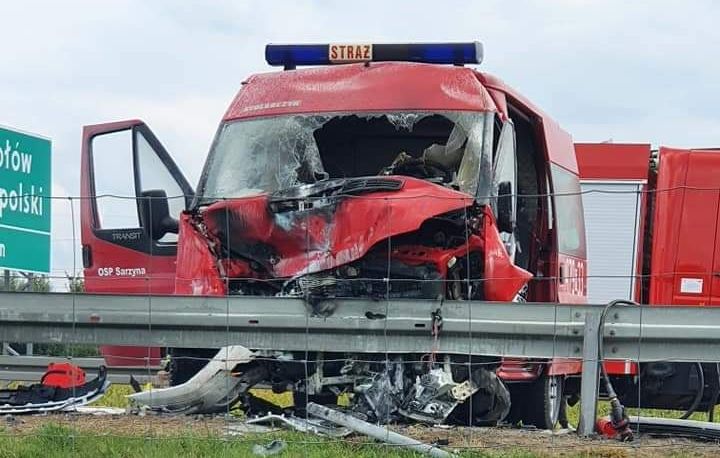 Wypadek z udziałem busa straży pożarnej na S19! Ruch w kierunku Lublina zablokowany! [MAPA, OBJAZDY] - Zdjęcie główne