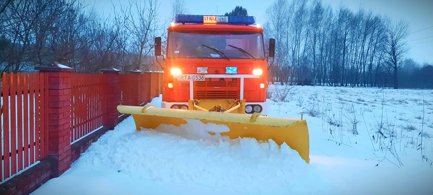 Śnieżny paraliż na Podkarpaciu: utrudnienia w ruchu, spóźnione pociągi, zasypane ulice! [ZDJĘCIA, VIDEO, AKTUALIZACJA] - Zdjęcie główne