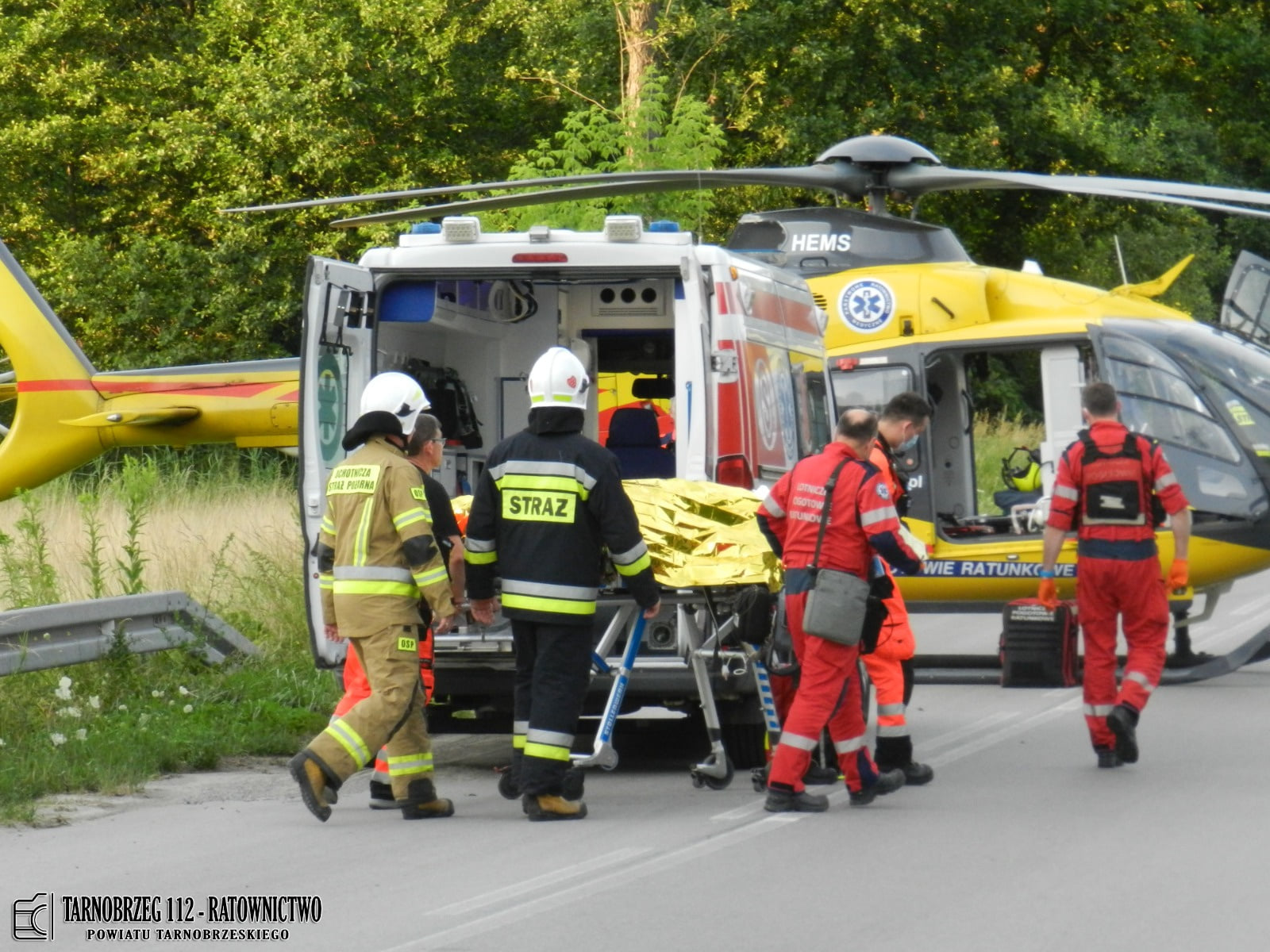 Mężczyzna skoczył na główkę do przydomowego basenu. Na miejsce wezwano LPR.