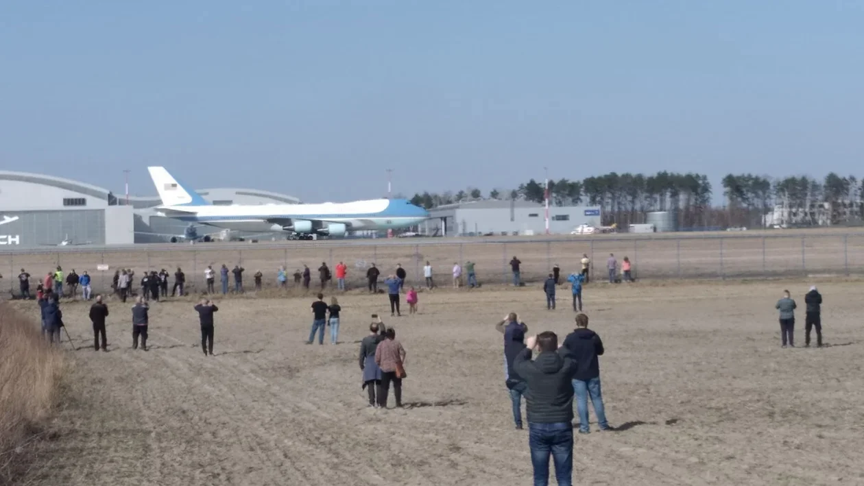 Air Force One z prezydentem USA - Joe Bidenem