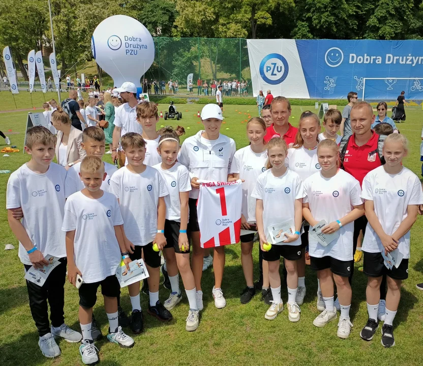 Najlepsza tenisistka świata, czyli Iga Świątek otrzymała koszulkę Szkoły Mistrzostwa Sportowego Resovia Rzeszów [WIDEO] - Zdjęcie główne